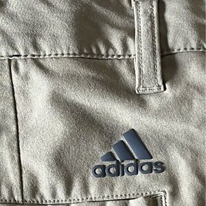 ADIDAS MENS 36 SHORTS Comfort Waist Embroidered Emblem Khaki color court golf